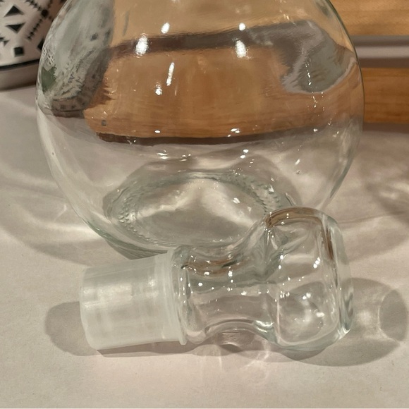 🥳BOGO! Pair (2) VTG Anchor Hocking Clear Glass Decanters w Stoppers. - Picture 6 of 13